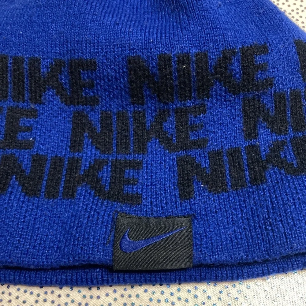 Nike boys  hat blue black in good condition